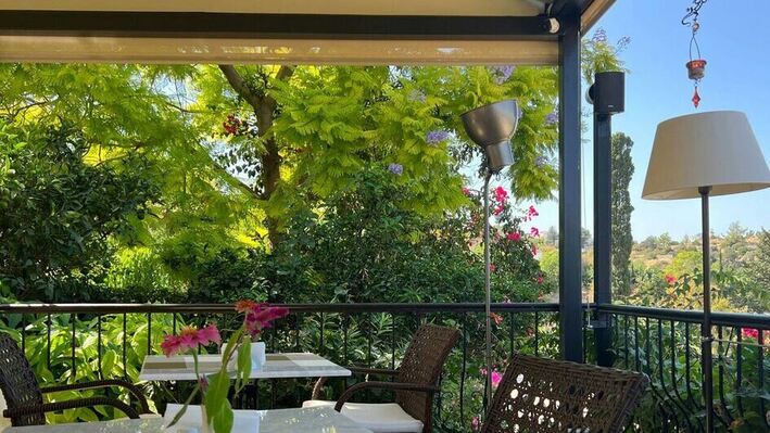 ¿Quieres disfrutar de tu patio en cualquier clima? Descubre las opciones de techos en Panamá