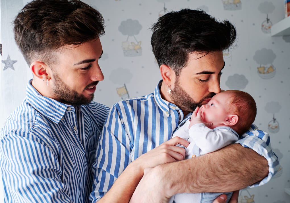 ¿Cómo ayuda Family Aims a parejas LGBTQ+ con la gestación subrogada en El Salvador?